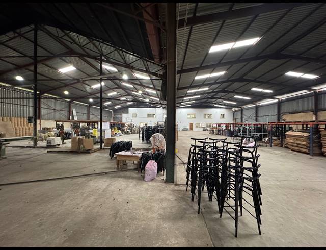 2,785M² WAREHOUSE FOR SALE IN LEA GLEN